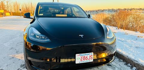 Tesla Model Y 2025