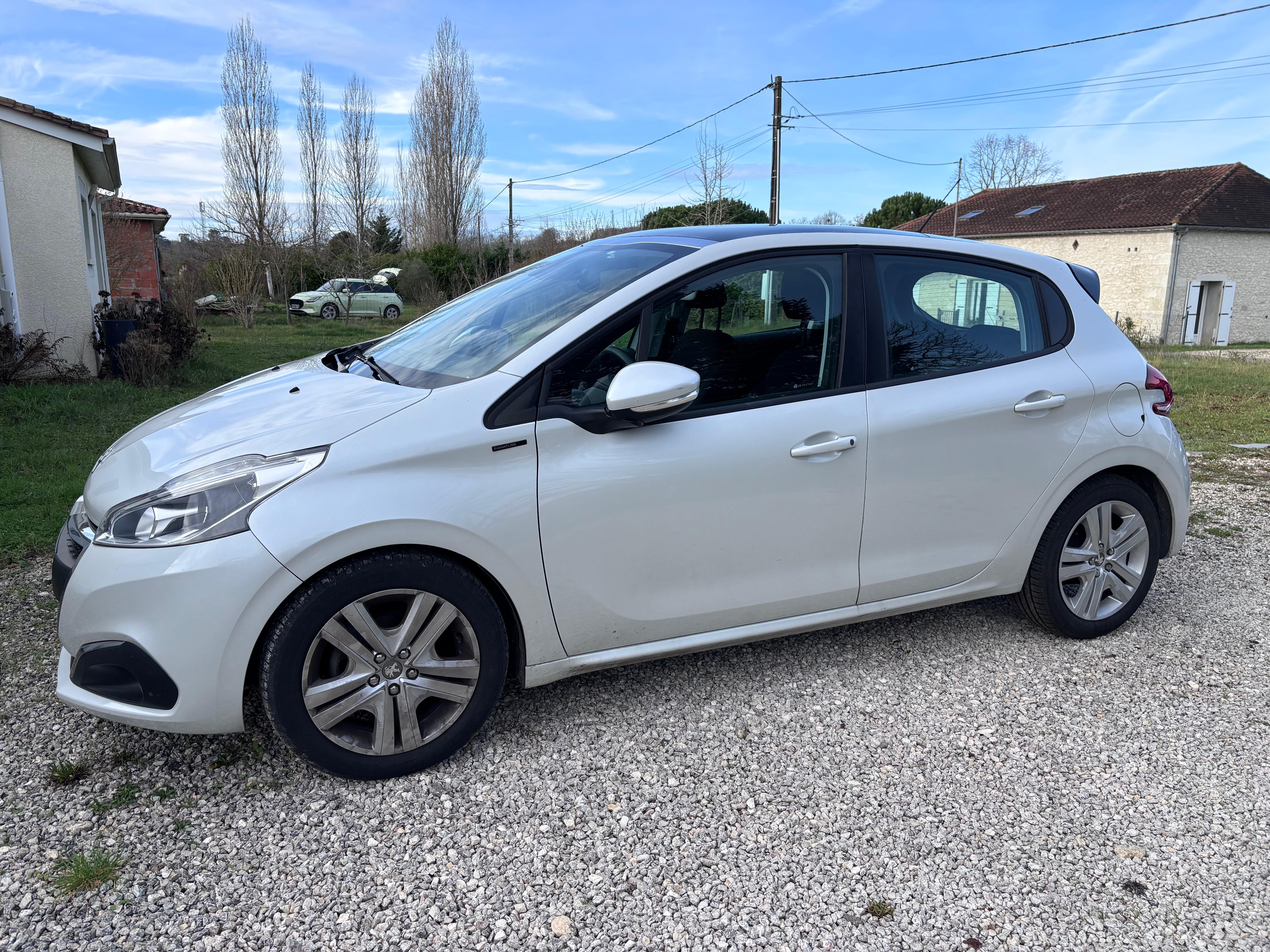 Peugeot 208 2019 in Bergerac