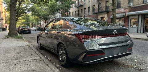 Hyundai Elantra 2024