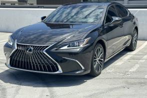 Lexus ES car