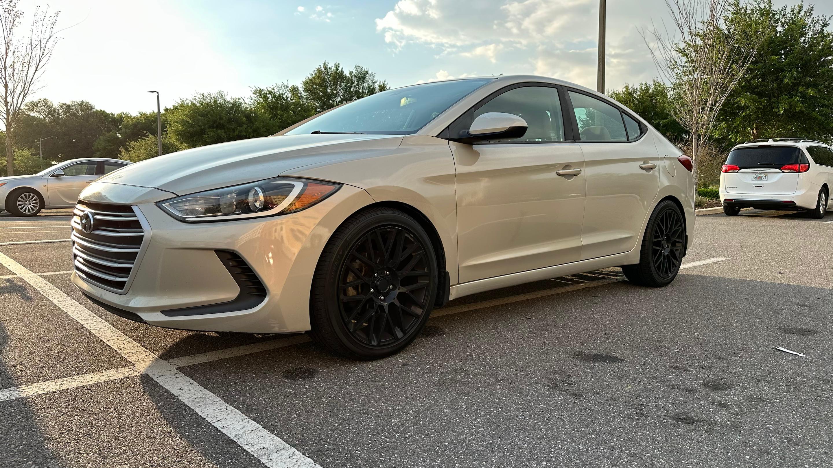 Hyundai Elantra 2017 in 