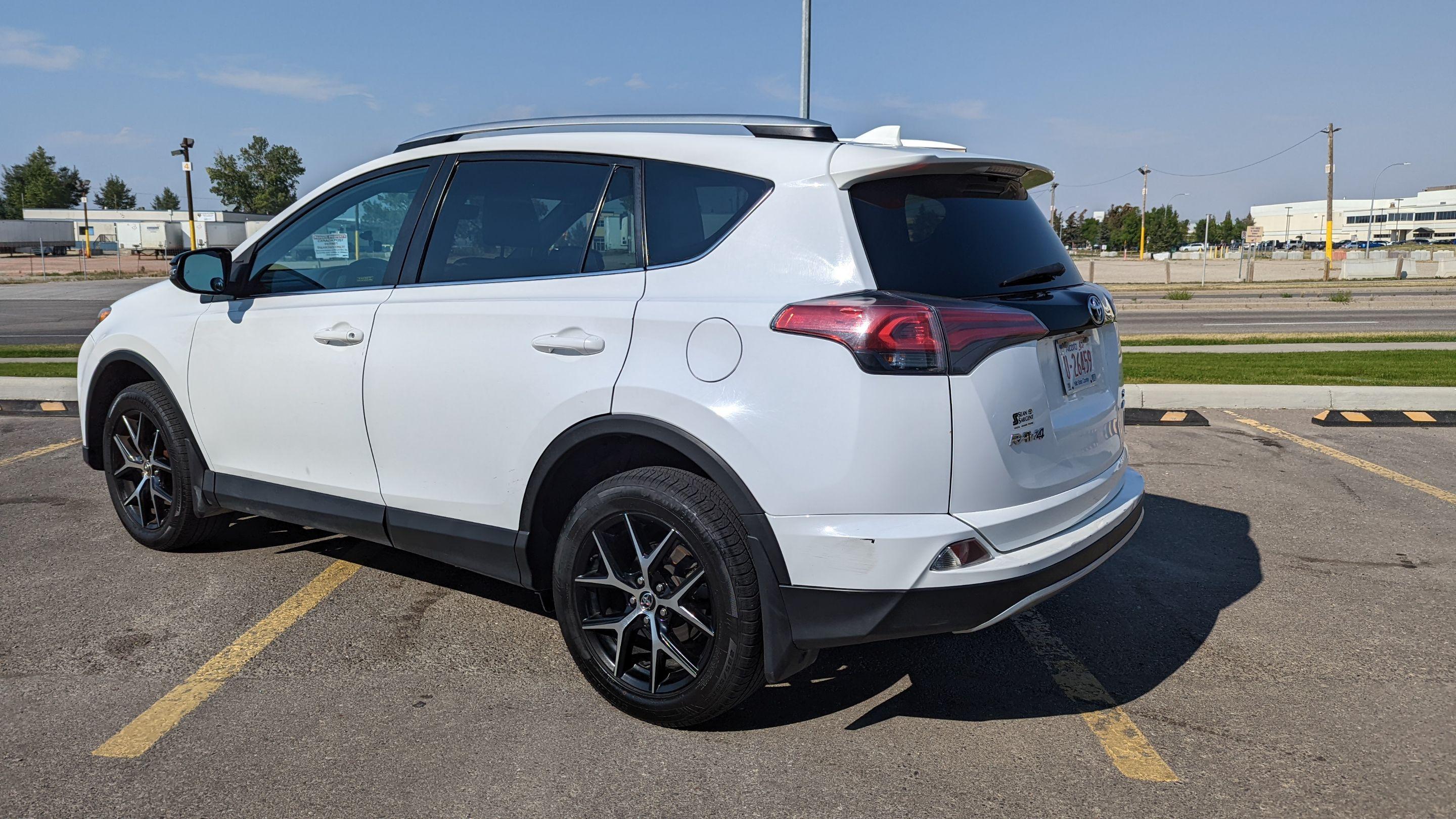 Toyota RAV4 2016 in Calgary, AB