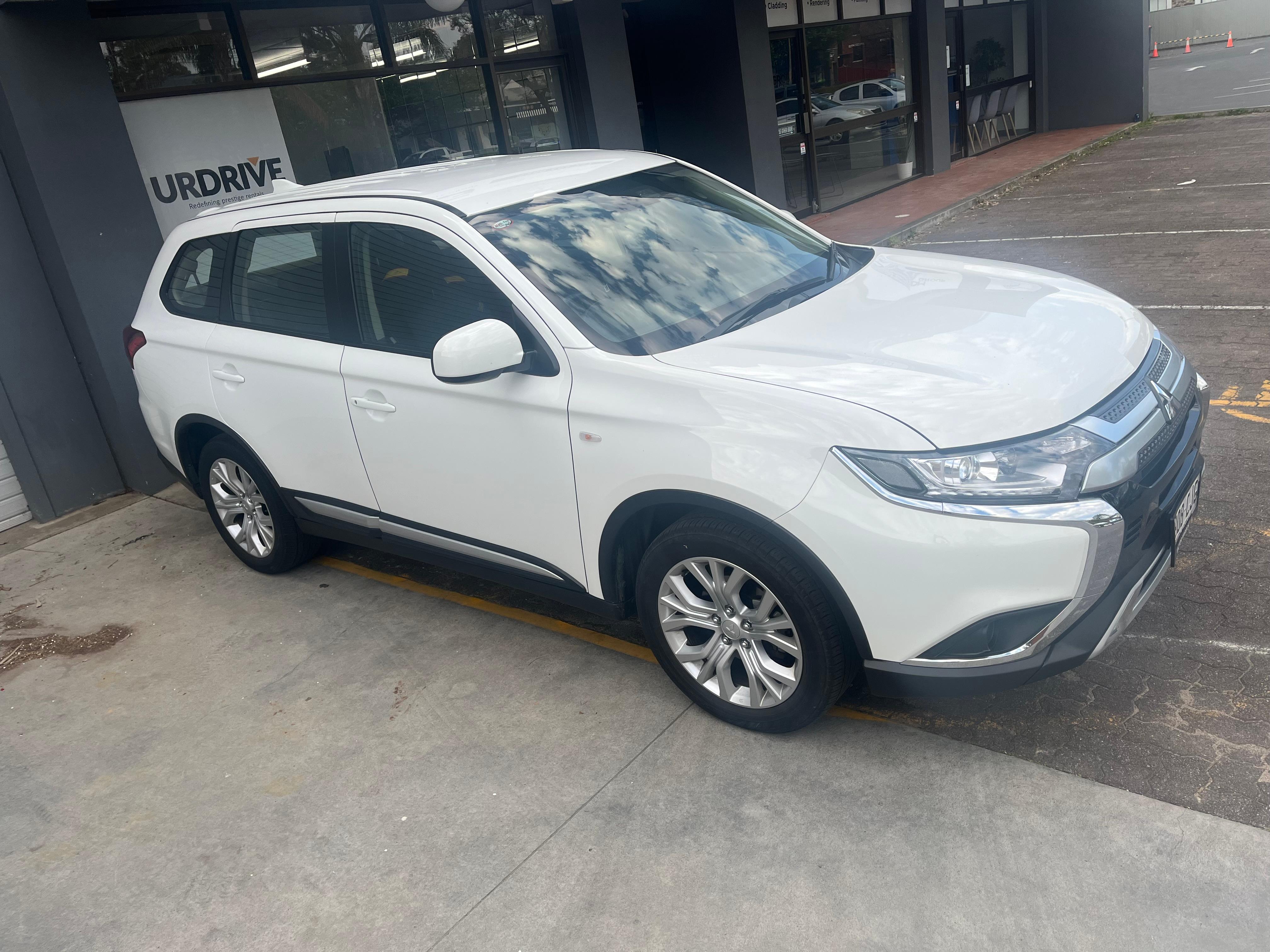 Mitsubishi OUTLANDER 2020 in Saint Peters