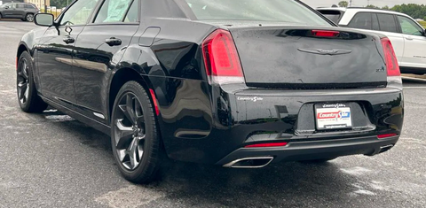 Chrysler 300 2023