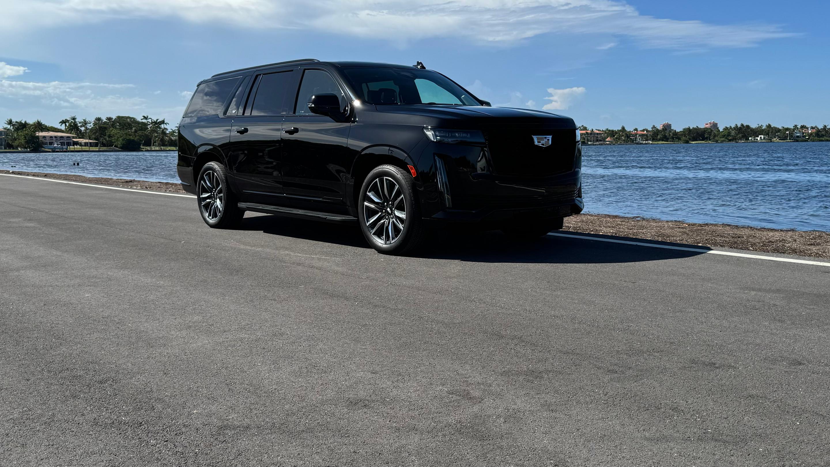 Cadillac Escalade ESV 2023 in 