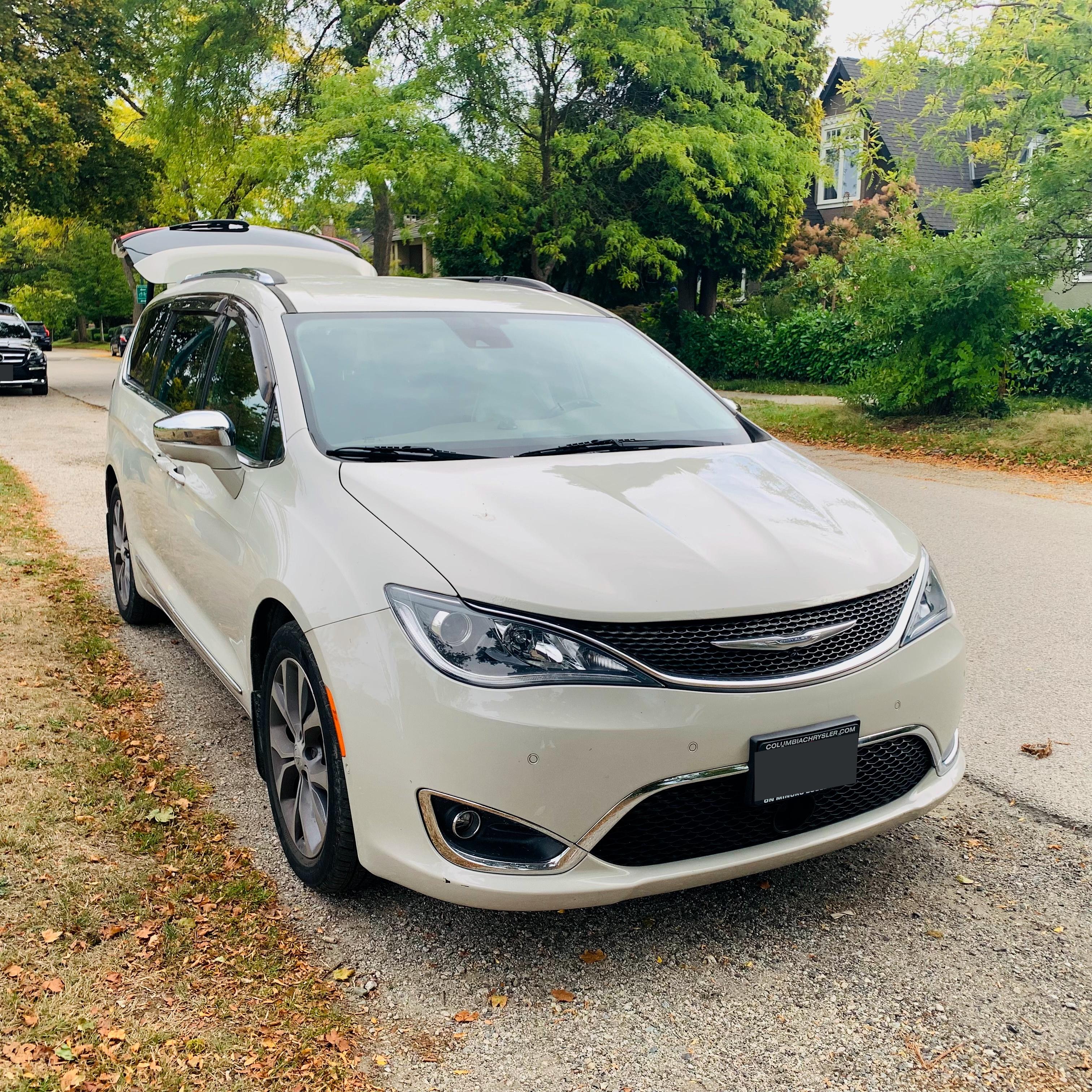 Chrysler Pacifica 2017 in Vancouver, BC