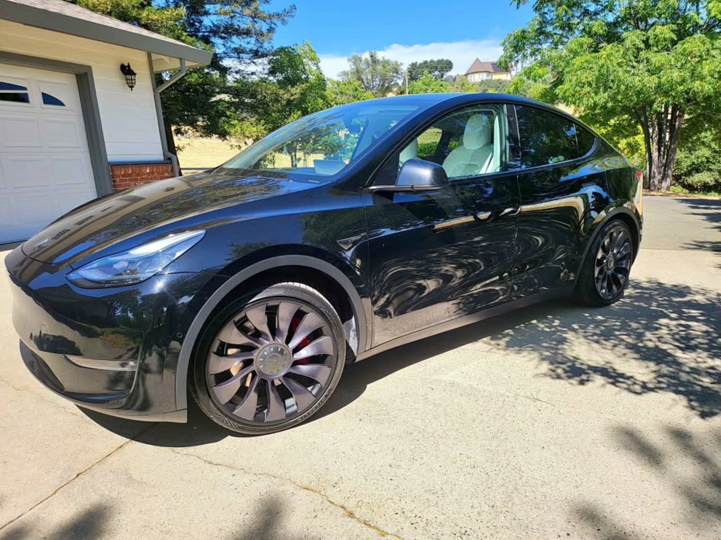 Tesla Model Y 2022 in Elk Grove, CA