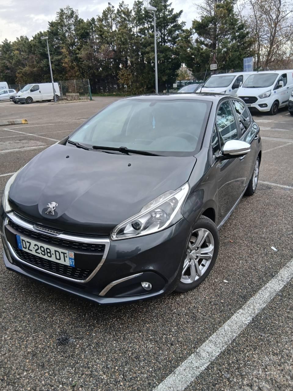 Peugeot 208 2016 à Avignon