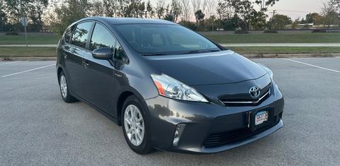 Toyota Prius v 2013