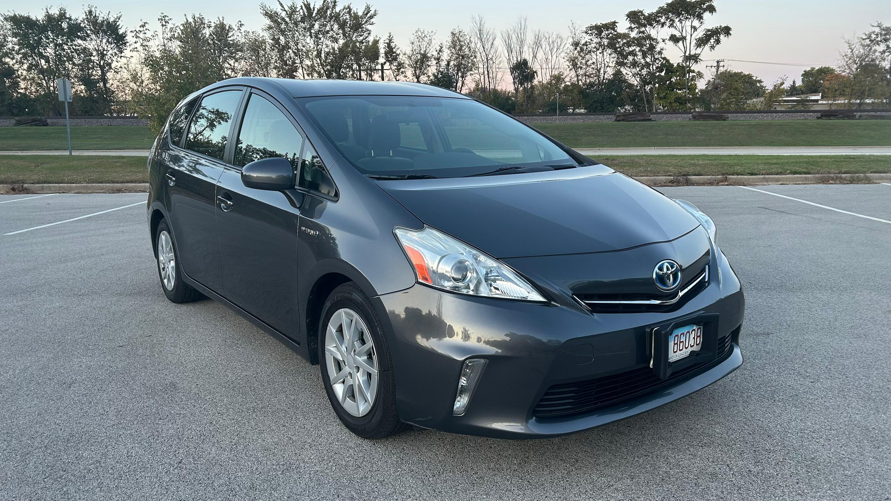 Toyota Prius v 2013 in Evanston, IL