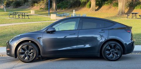 Tesla Model Y 2025