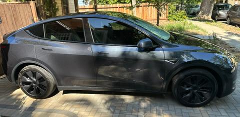 Tesla Model Y 2025