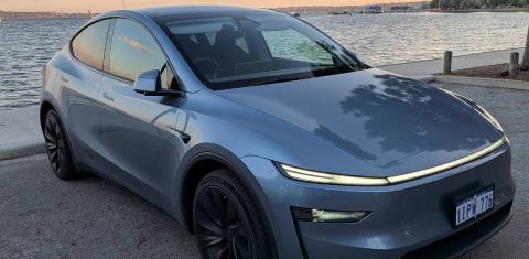 Tesla MODEL Y 2025