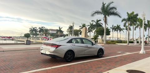 Hyundai Elantra 2022