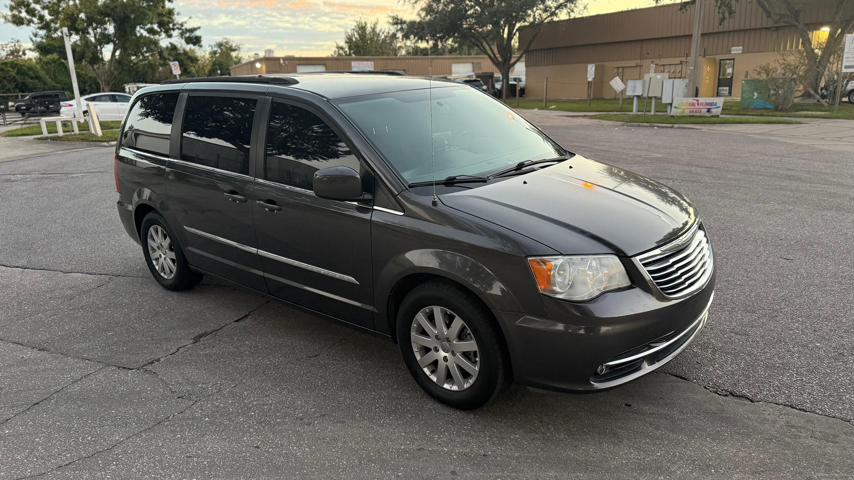 Chrysler Town & Country 2016 in 