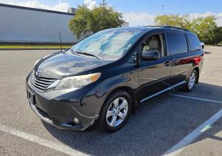 Toyota Sienna car