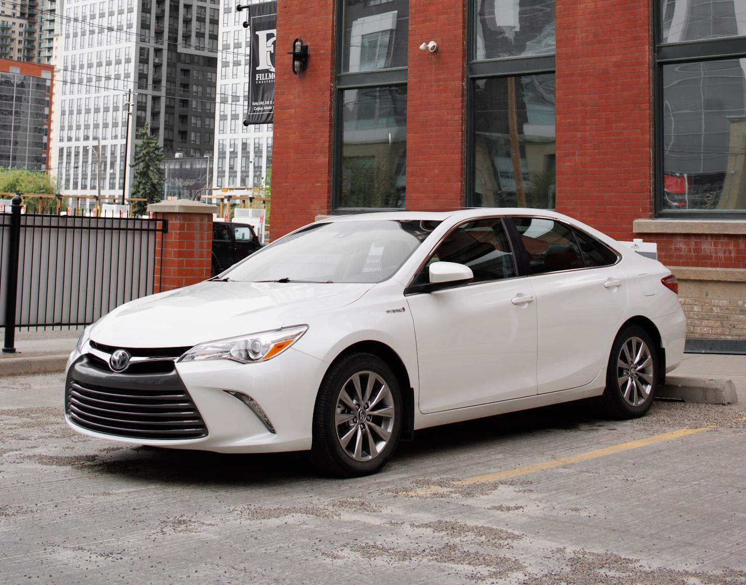 Toyota Camry Hybrid 2017 à 