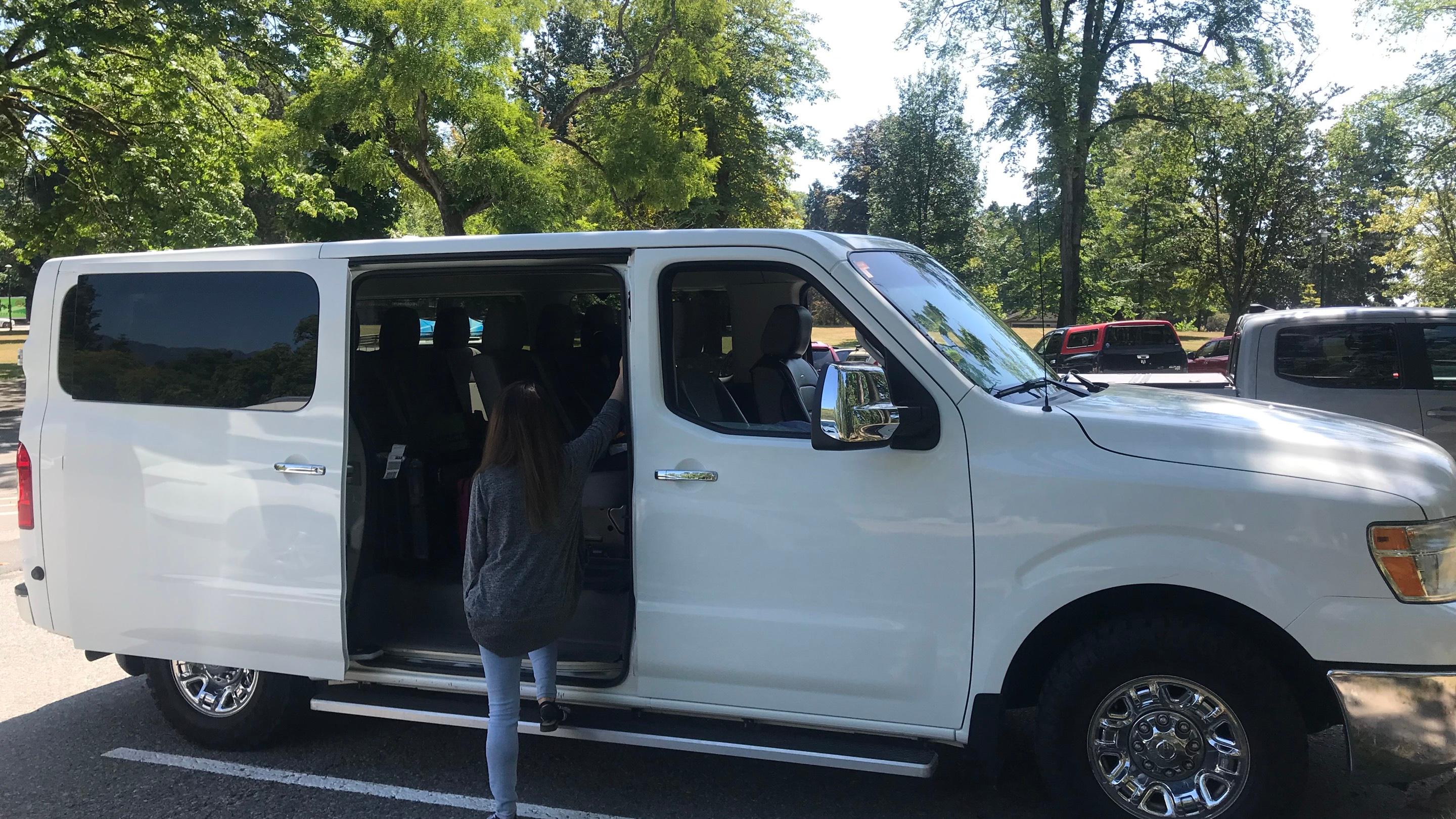 Nissan NV3500HD 2015 in Vancouver, BC
