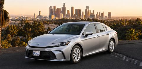 Toyota Camry Hybrid 2026