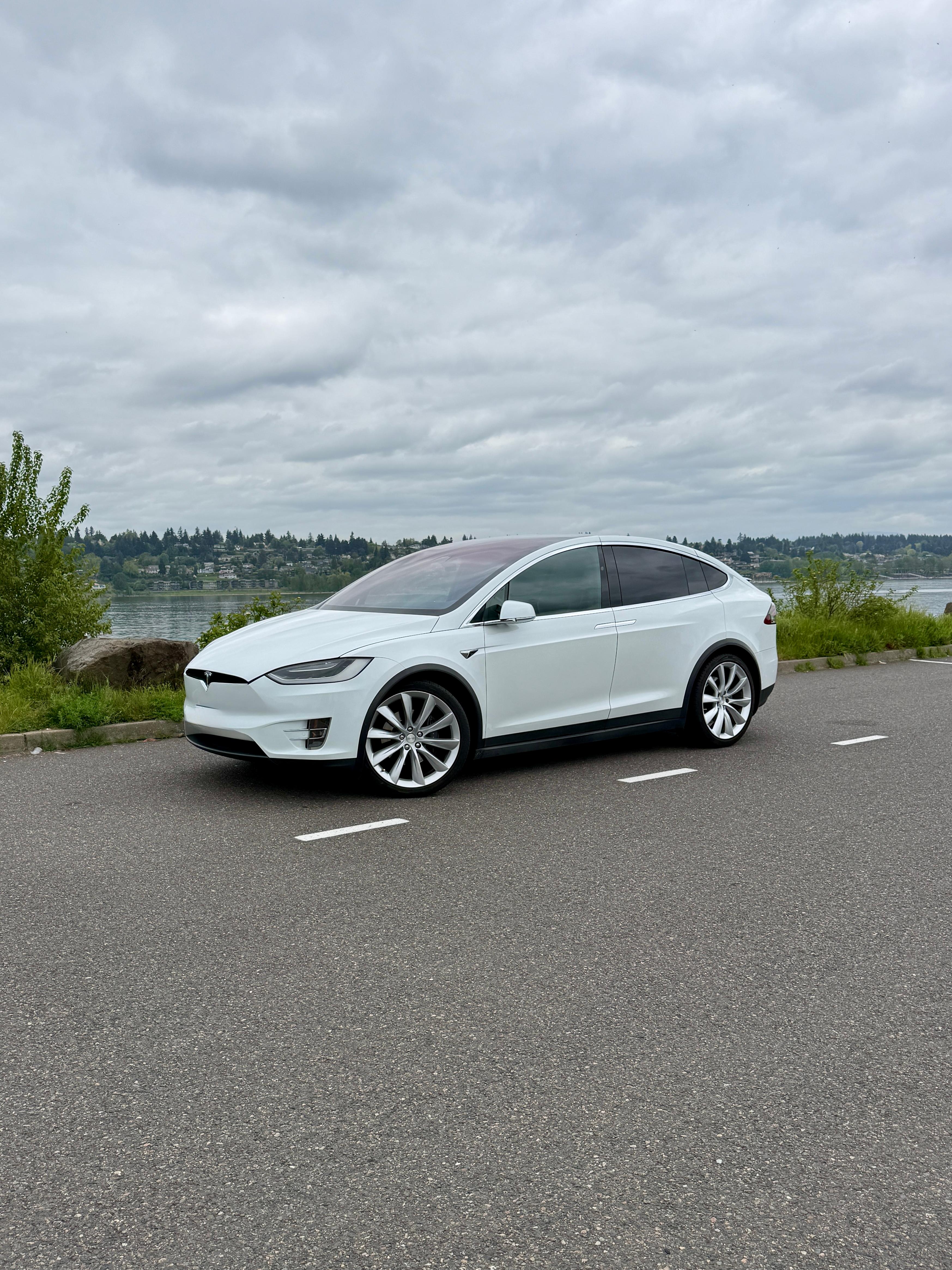 Tesla Model X 2017 in Vancouver, WA