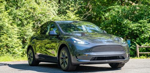 Tesla Model Y 2024