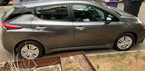 Nissan LEAF 2025