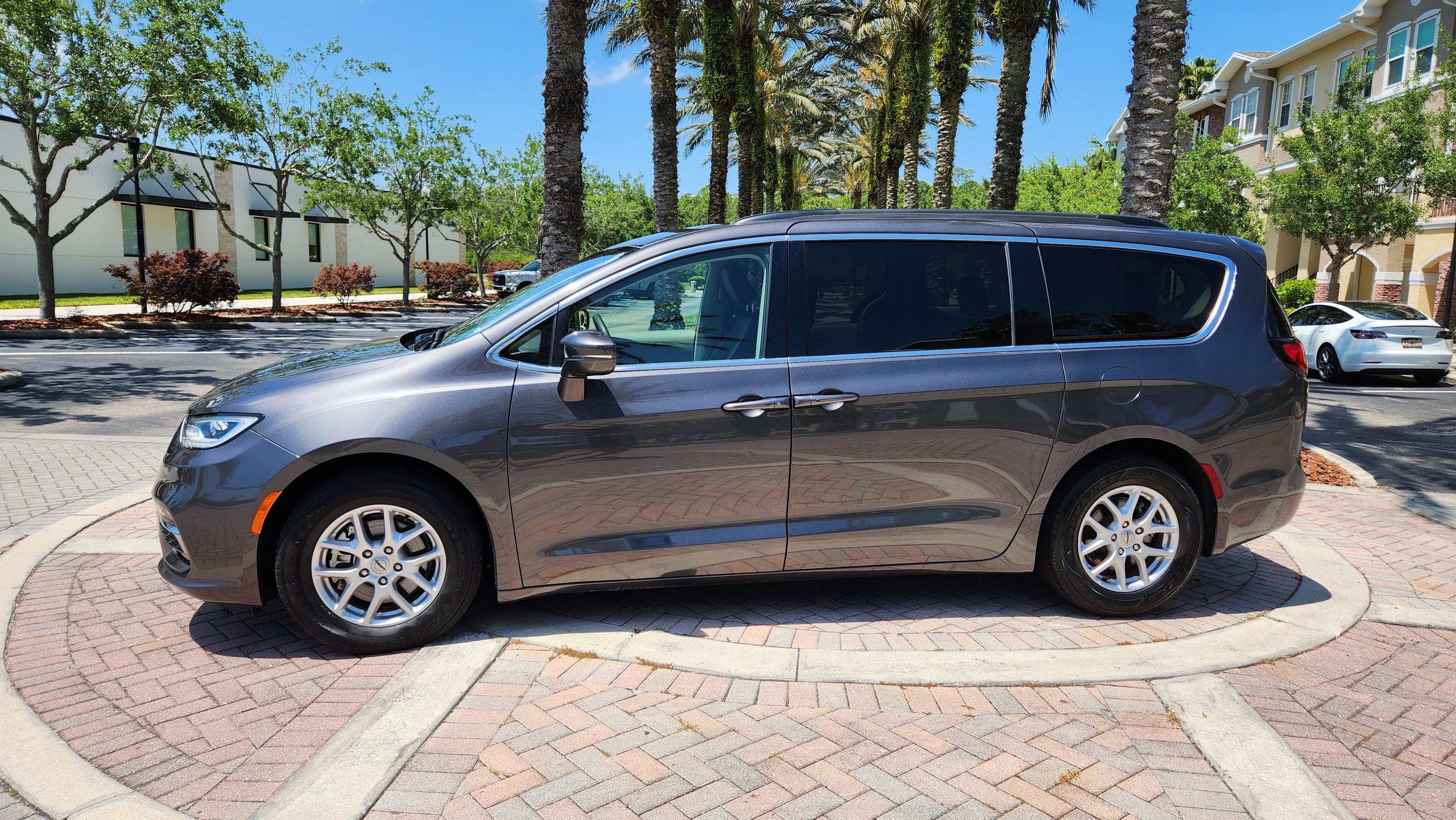 Chrysler Pacifica 2022 in Tampa, FL