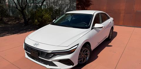 Hyundai Elantra 2024