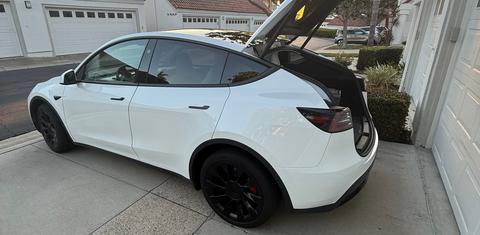 Tesla Model Y 2025