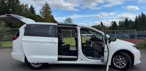 Chrysler Voyager 2023