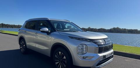 Mitsubishi OUTLANDER 2025