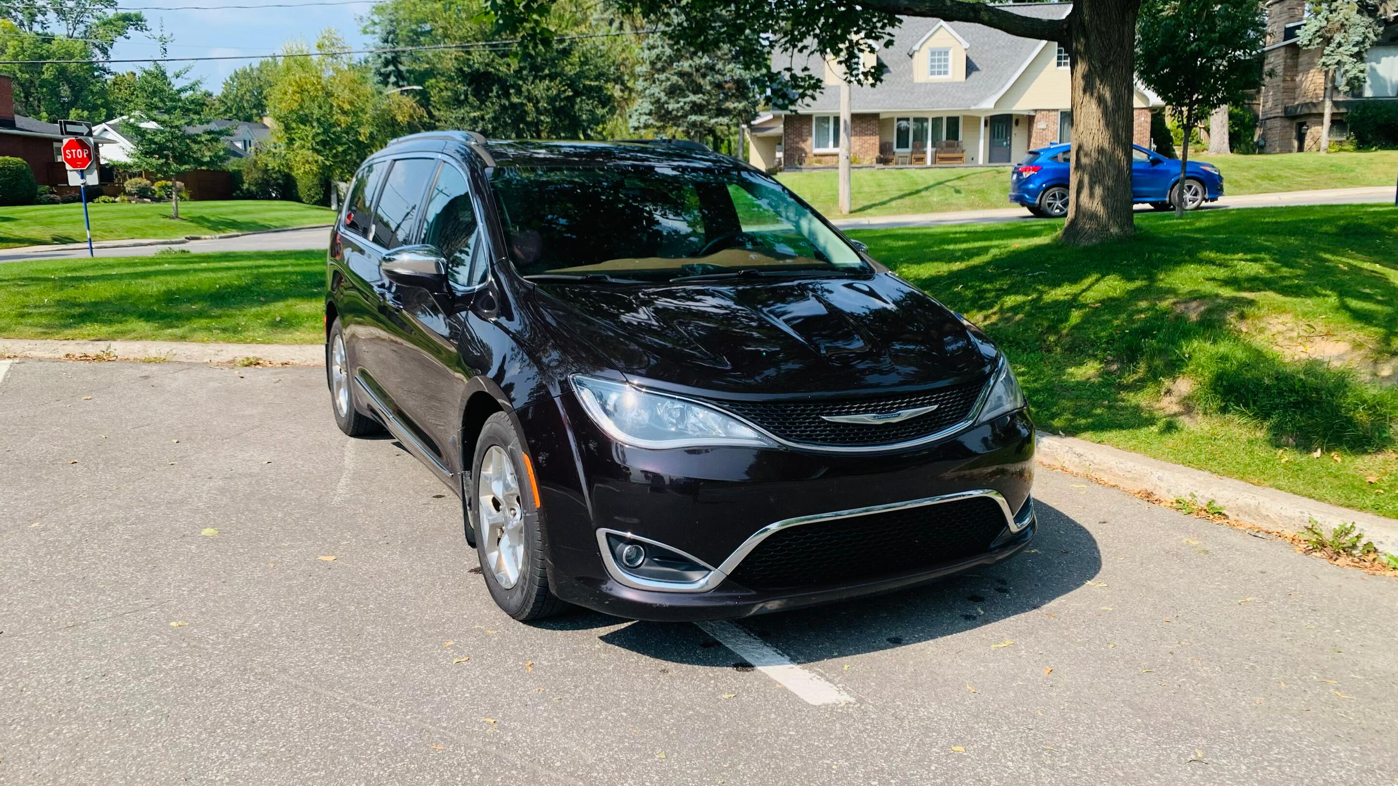 Chrysler Pacifica 2017 à Pointe-Claire, QC
