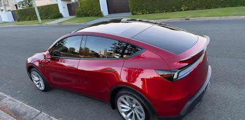 Tesla MODEL Y 2025