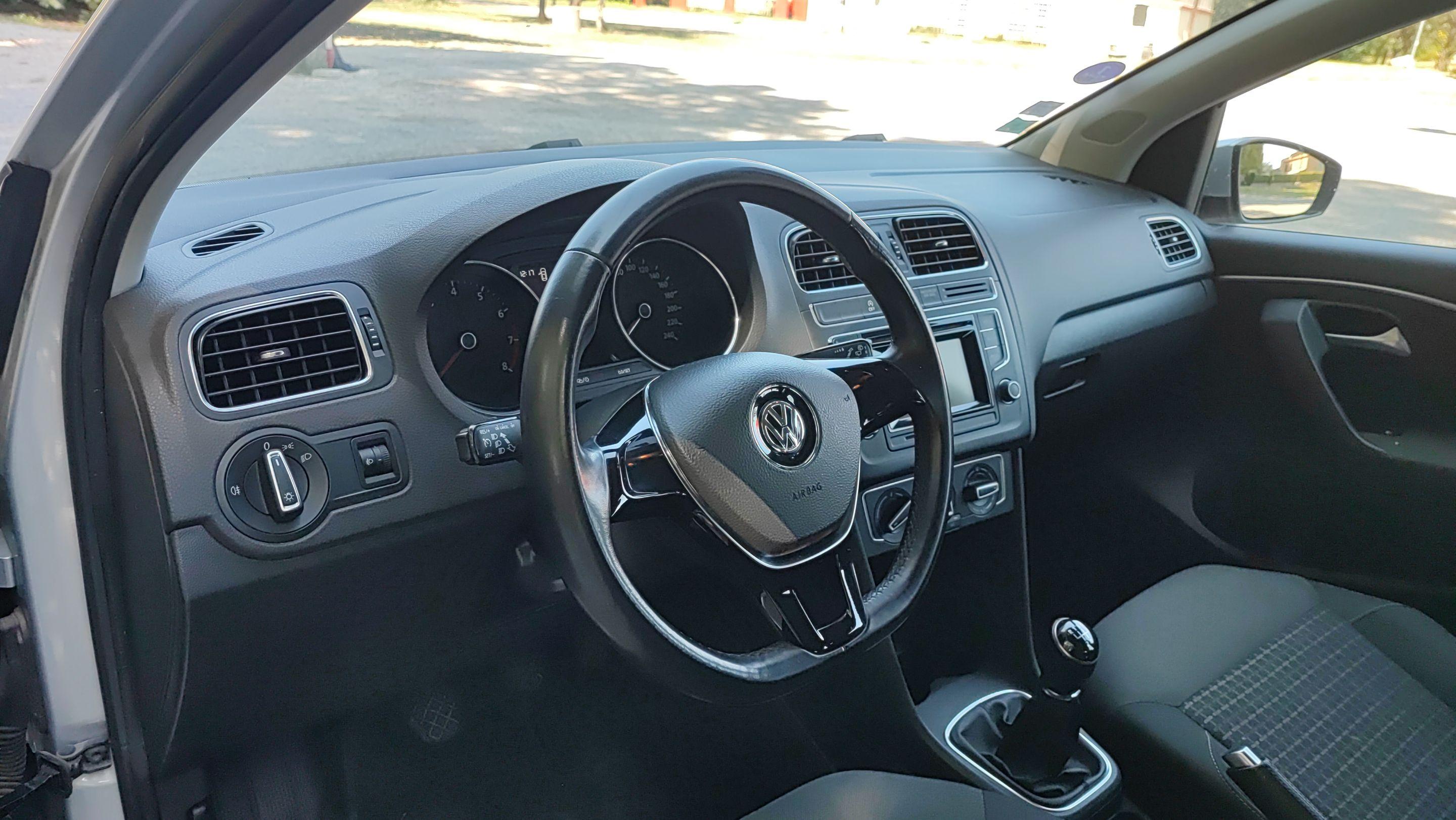Volkswagen POLO 2015 à Vitrolles