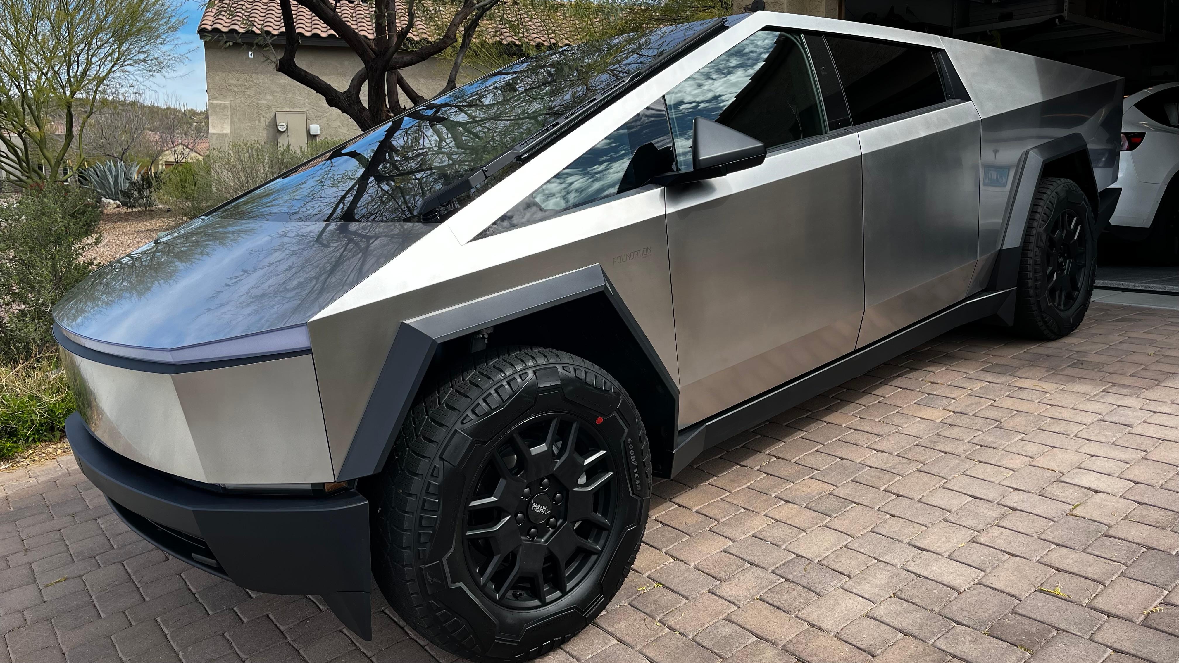 Tesla Cybertruck 2024 in Oro Valley, AZ