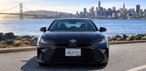 Toyota Camry Hybrid 2026