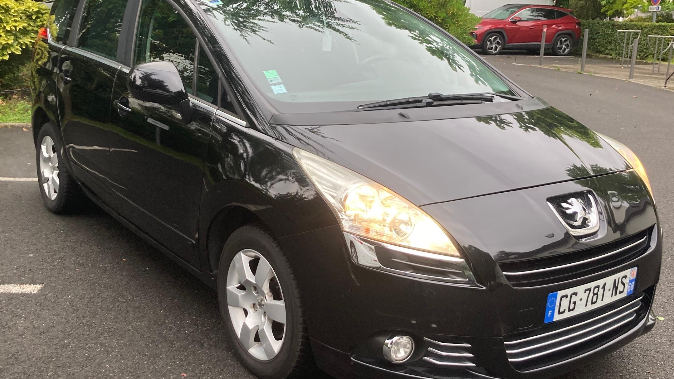 Peugeot 5008 2012 in Billère