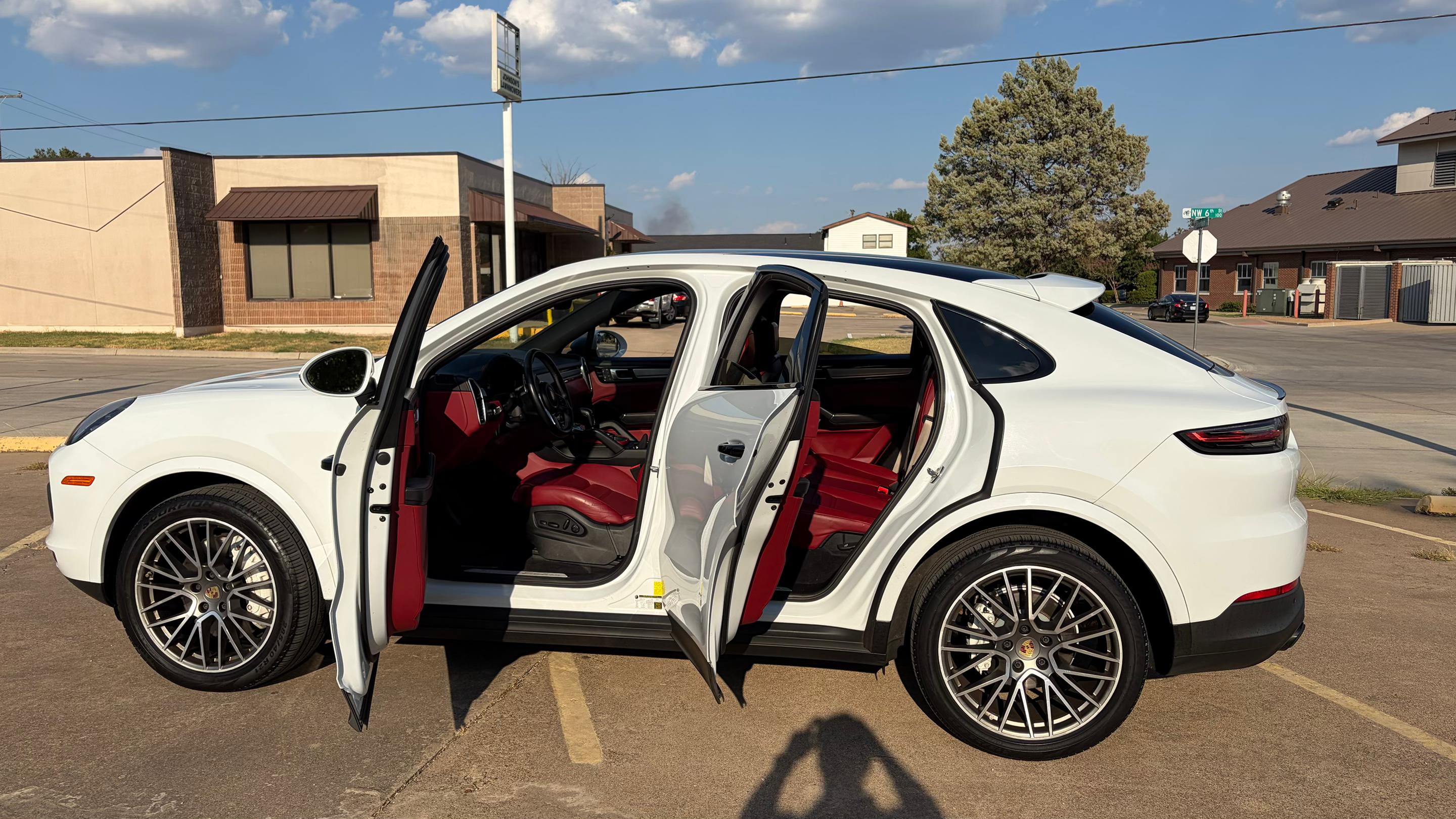 Porsche Cayenne 2022 in Grand Prairie, TX