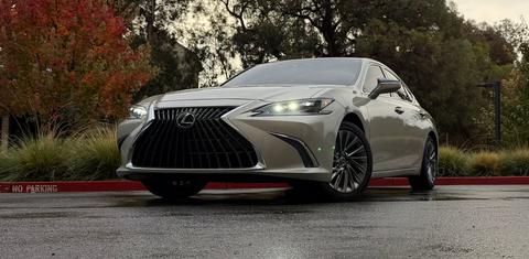 Lexus ES 2025