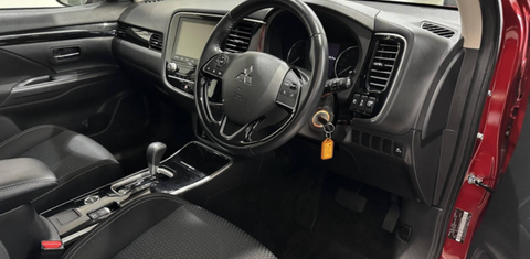 Mitsubishi OUTLANDER 2020