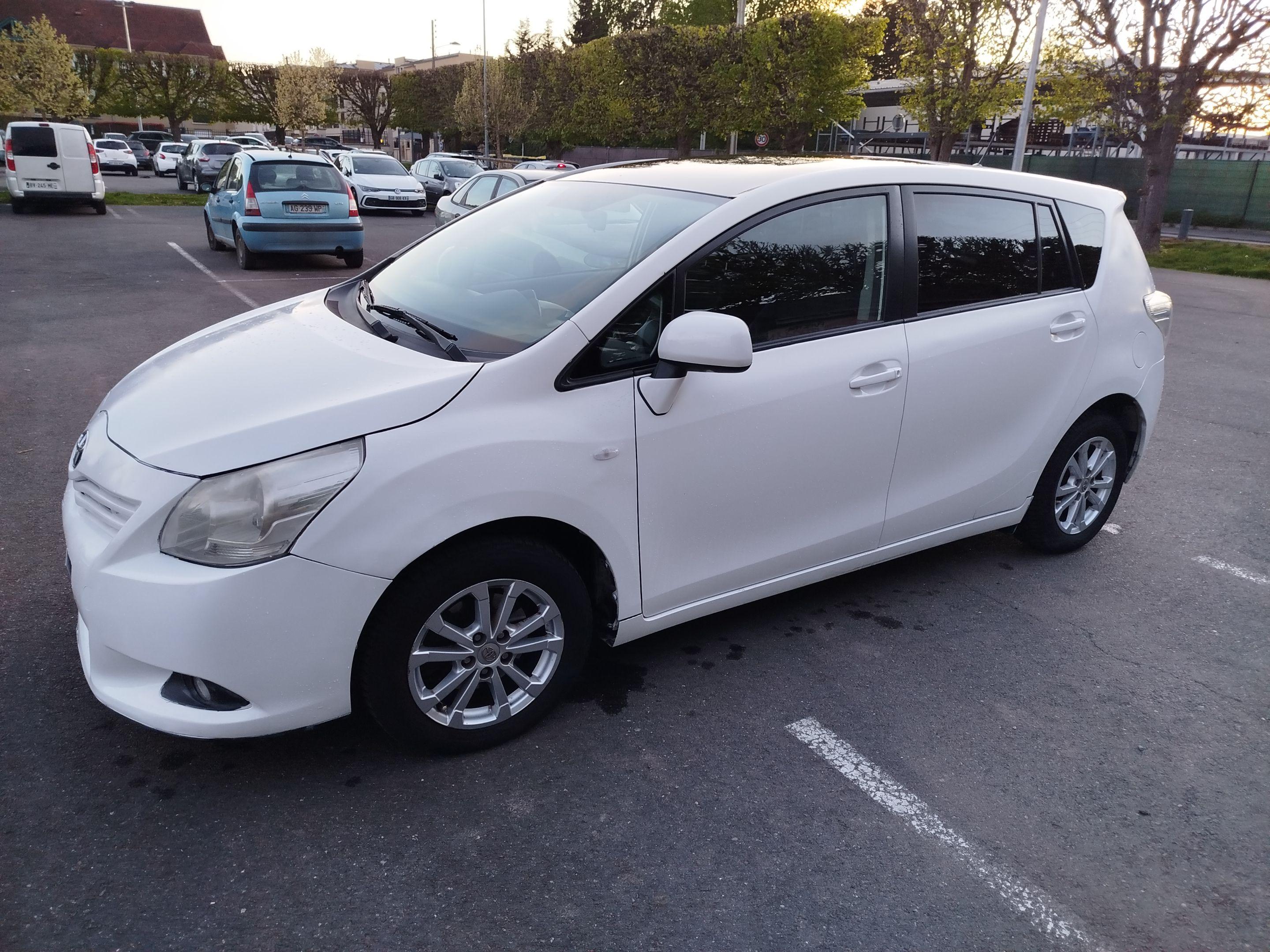 Toyota VERSO 2013 à Brie-comte-robert