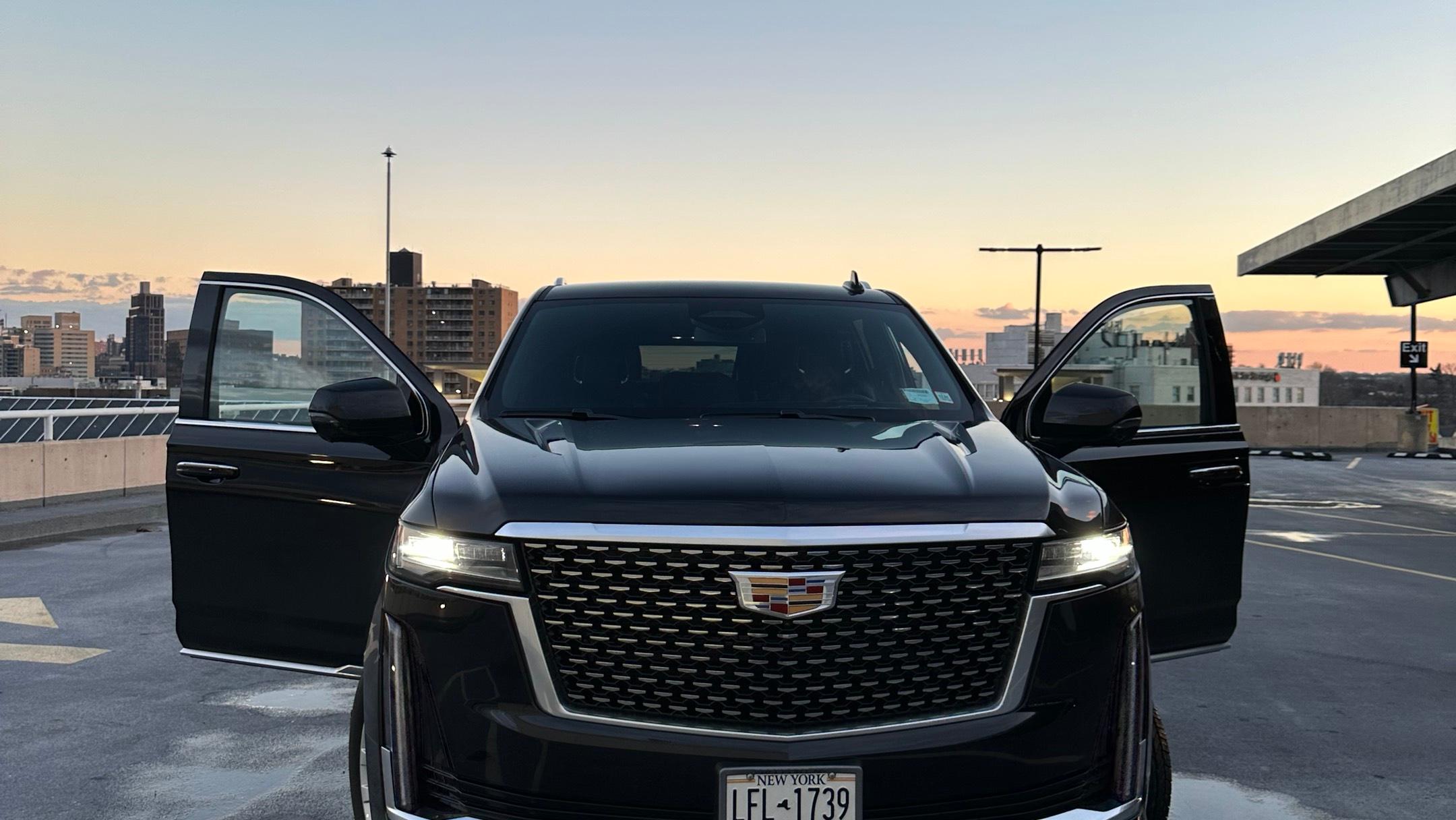 Cadillac Escalade ESV 2023 in 