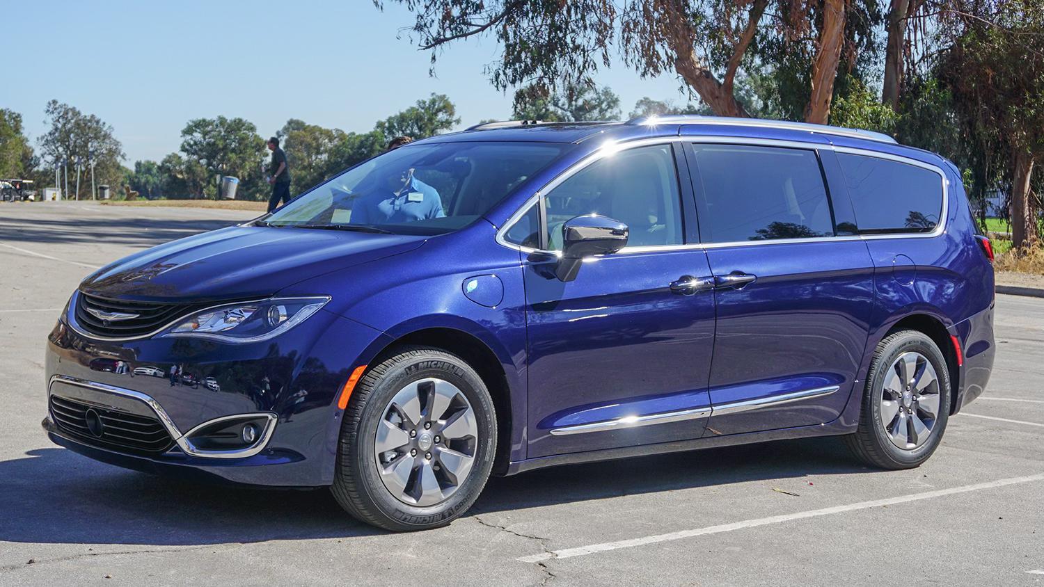 Chrysler Pacifica 2017 in 