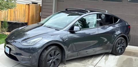 Tesla Model Y 2024