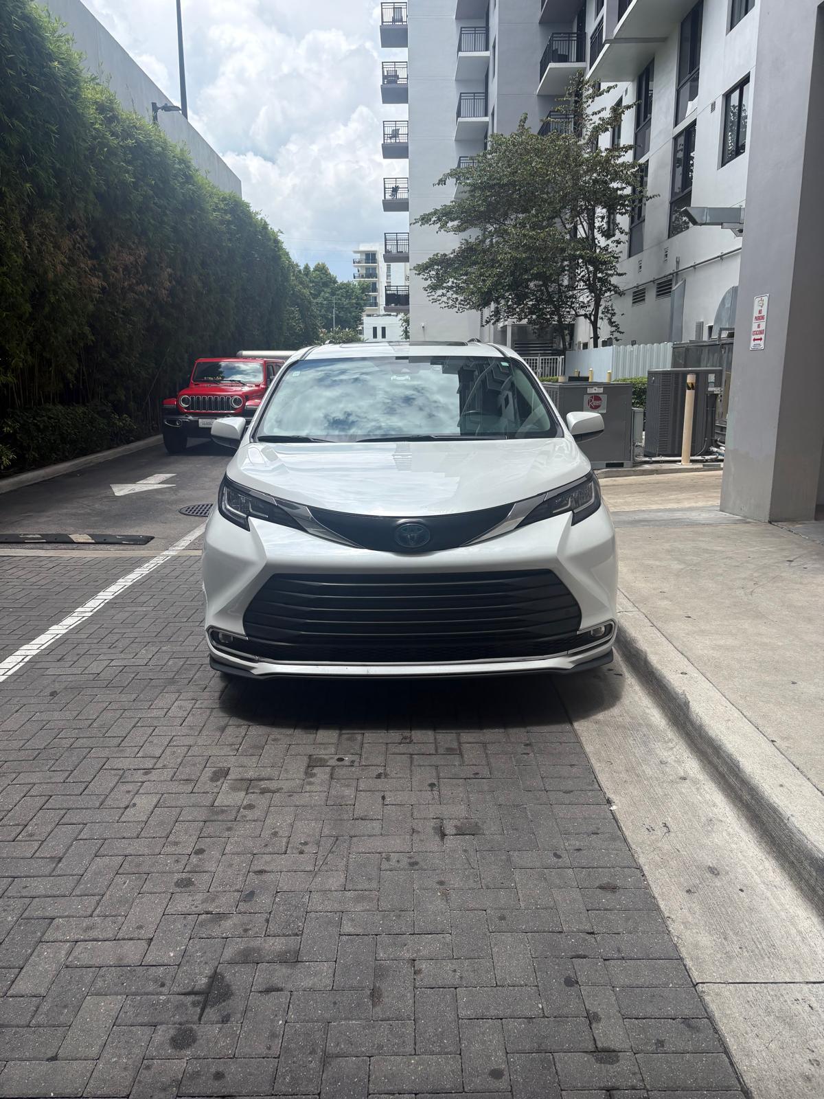 Toyota Sienna 2023 in Miami, FL