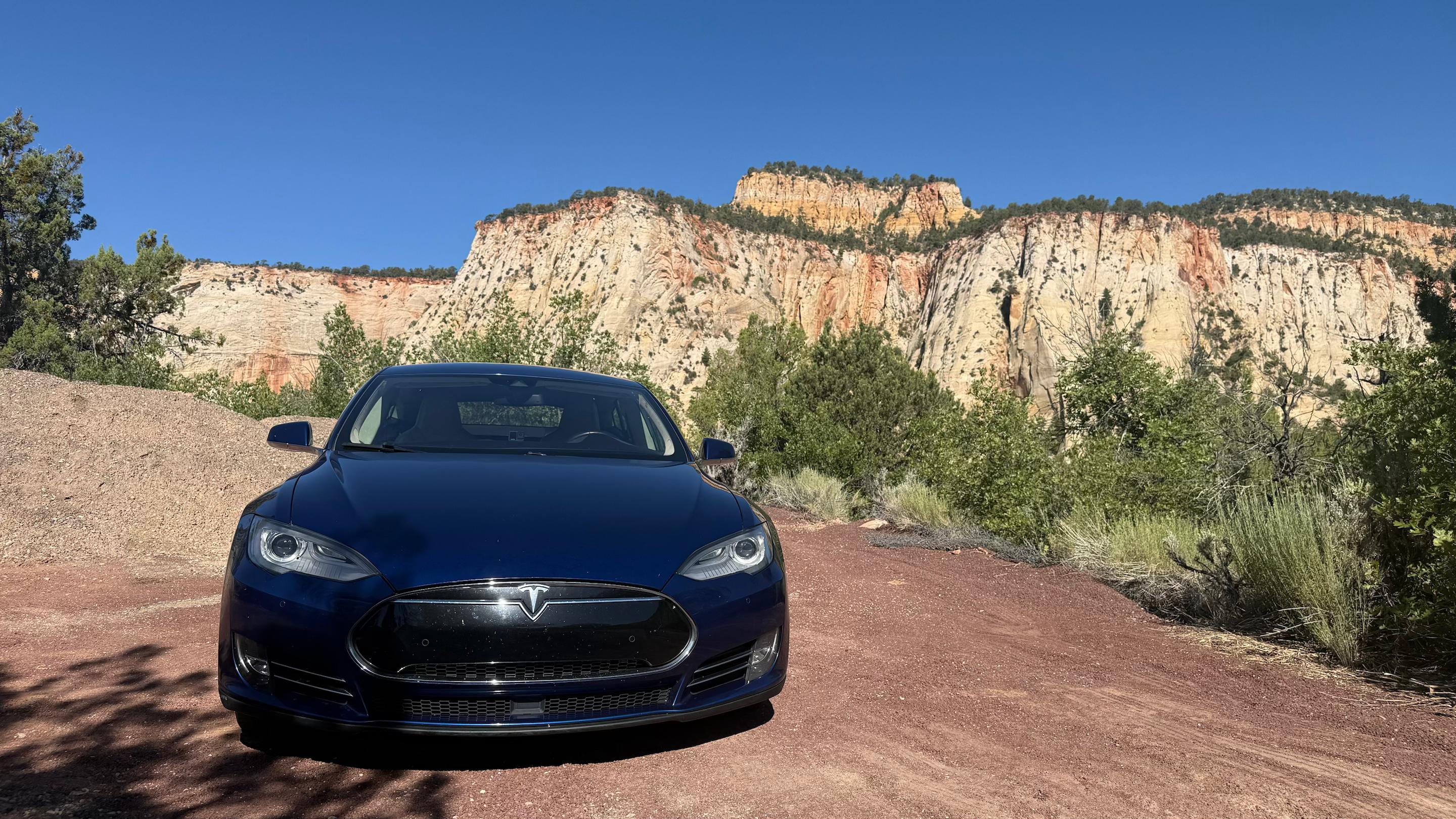 Tesla Model S 2016 in Big Sky, MT