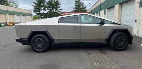 Tesla Cybertruck 2025