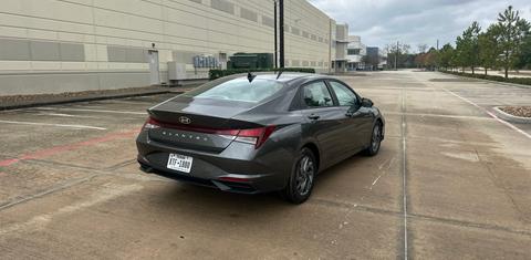 Hyundai Elantra 2024