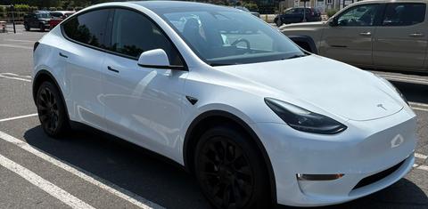Tesla Model Y 2024
