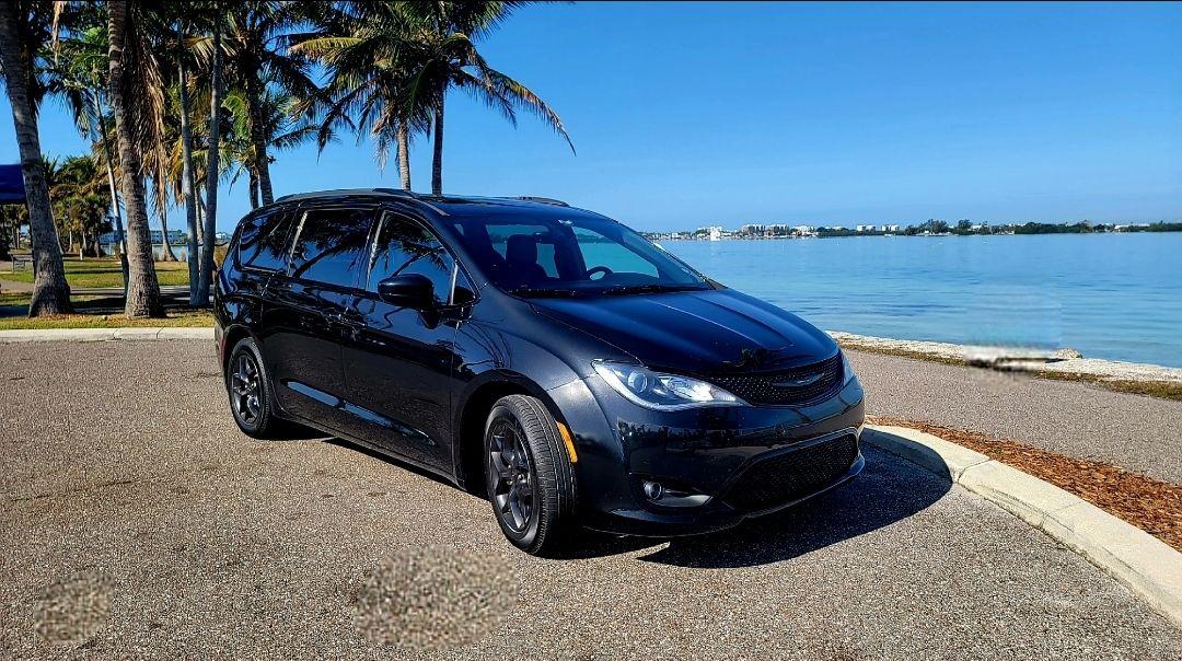 Chrysler Pacifica 2019 in Englewood, FL